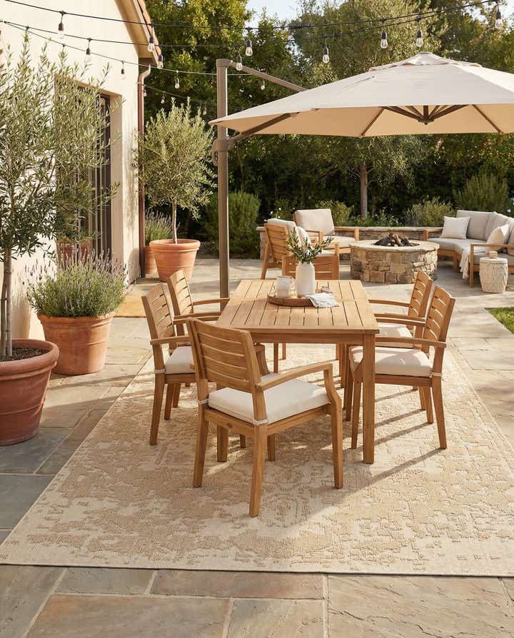 10' x 14' 1 Easy-Clean Traditional Indoor / Outdoor Rug