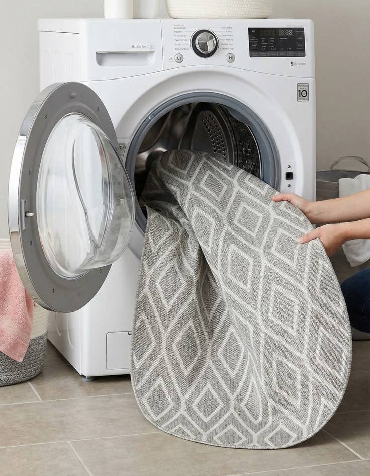 Detail image of 5' 3 x 8'  Washable Jill Zarin Turks and Caicos Indoor / Outdoor Oval Rug