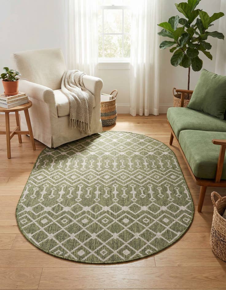 Detail image of 3' x 5' 3 Easy-Clean Lattice Indoor / Outdoor Oval Rug