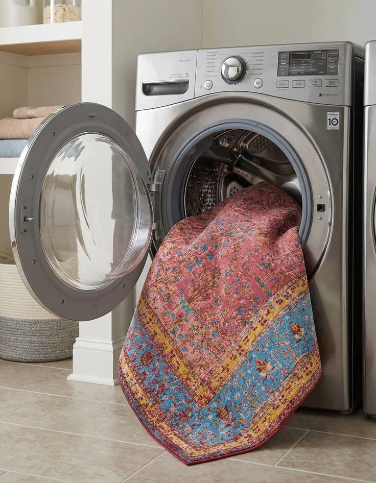 Detail image of  7' 10 x 7' 10  Washable Traditional Indoor / Outdoor Square Rug