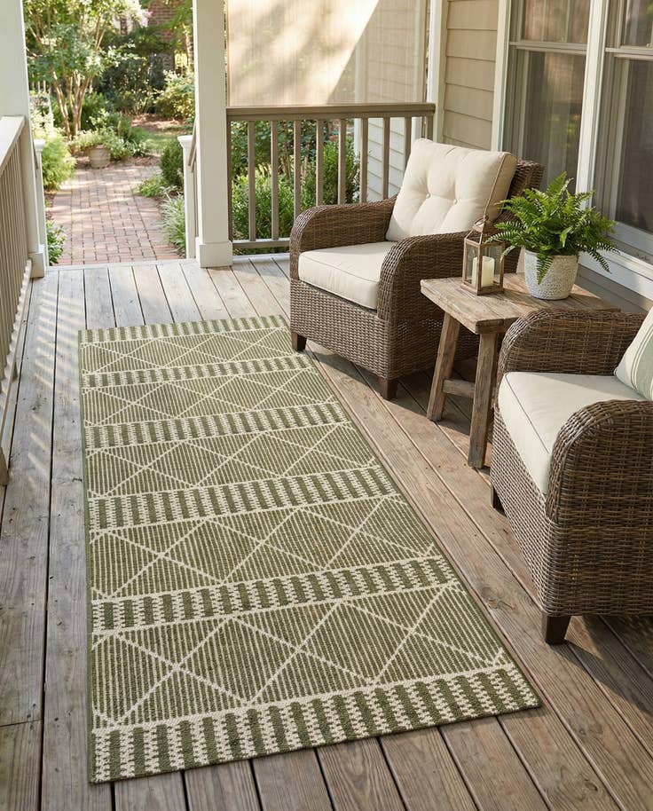 Detail image of 2' 7 x 5' 3 Easy-Clean Trellis Indoor / Outdoor Runner Rug