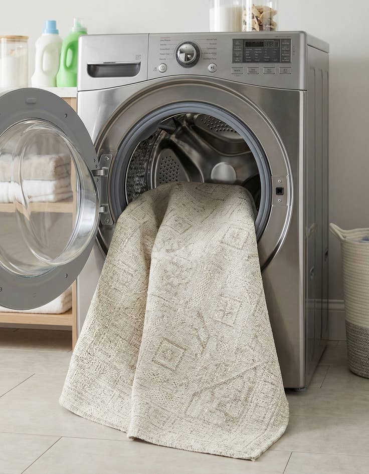 Detail image of 4' x 6'  Washable Aztec Indoor / Outdoor Rug