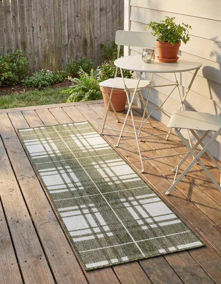 Detail image of 2' x 6'  Washable Checkered Indoor / Outdoor Runner Rug