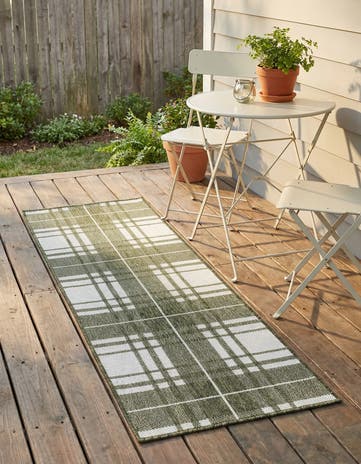 2' x 6' Easy-Clean Checkered Indoor / Outdoor Runner Rug