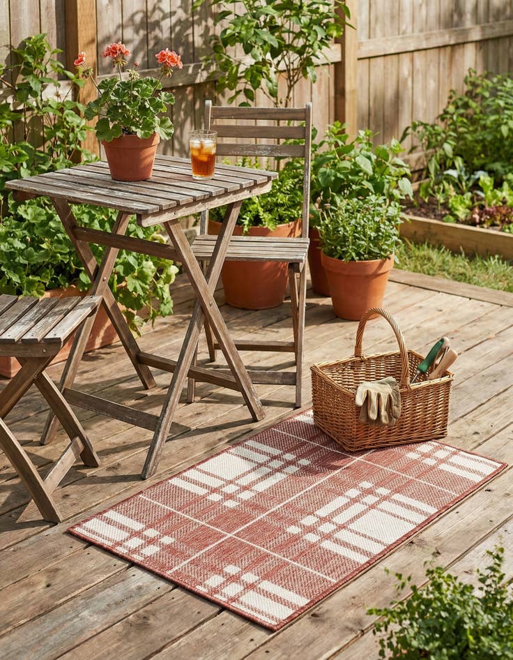 Detail image of 2' x 3'  Washable Checkered Indoor / Outdoor Rug