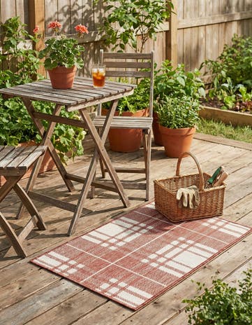 2' x 3' Easy-Clean Checkered Indoor / Outdoor Rug