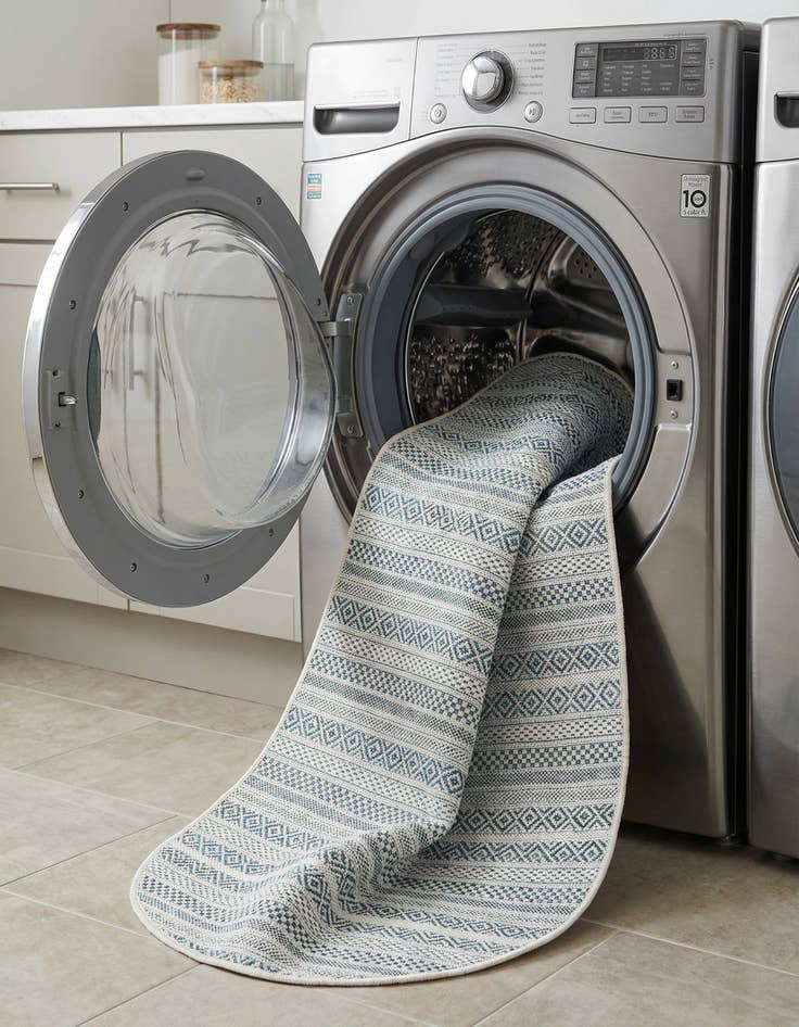 Detail image of 3' x 5' 3  Washable Striped Indoor / Outdoor Oval Rug