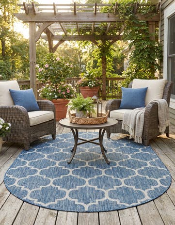 5' 3 x 8' Easy-Clean Lattice Indoor / Outdoor Oval Rug