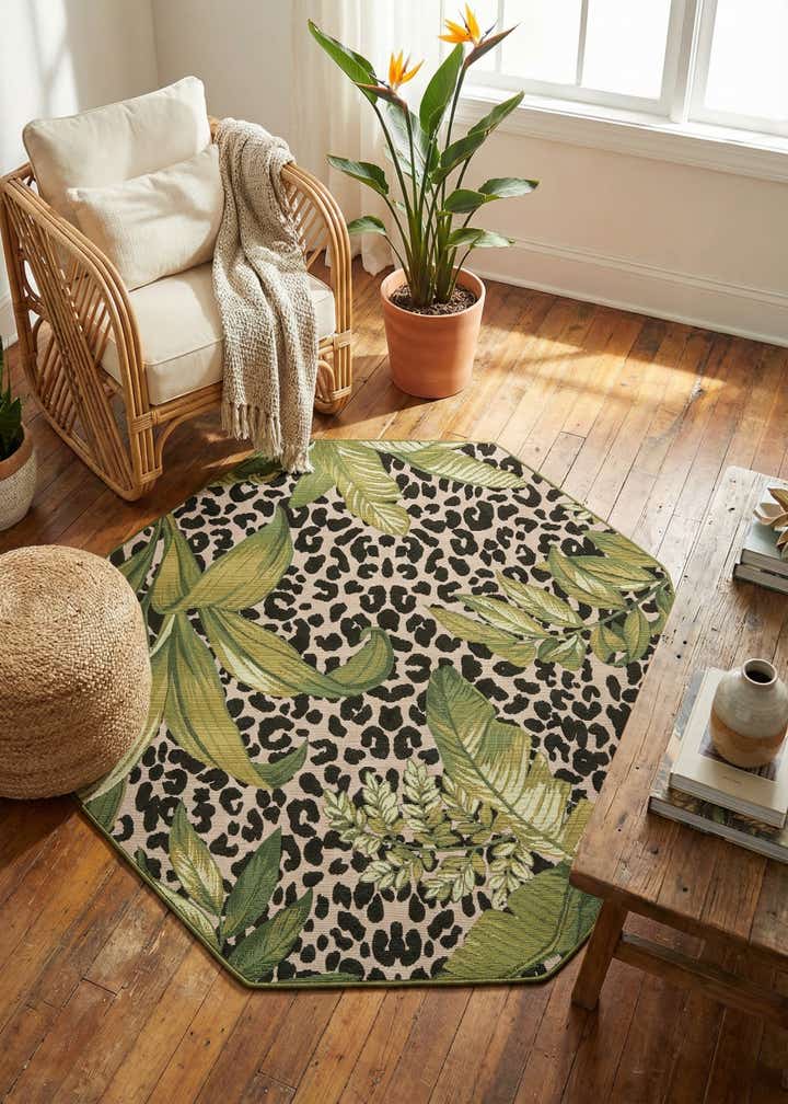 5' 3 x 5' 3 Easy-Clean Botanical Indoor / Outdoor Octagon Rug