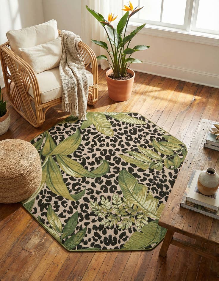 Detail image of  5' 3 x 5' 3  Washable Botanical Indoor / Outdoor Octagon Rug