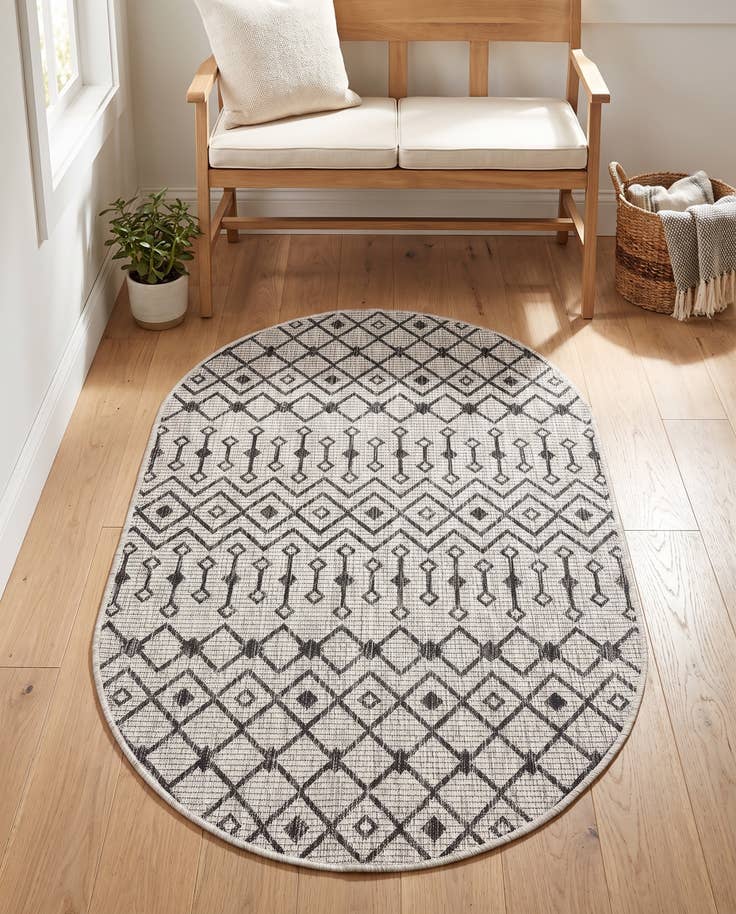 Detail image of 3' x 5' 3 Easy-Clean Trellis Indoor / Outdoor Oval Rug