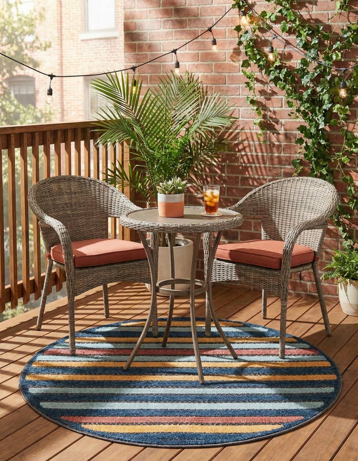 Detail image of 3' 3 x 3' 3  Washable Belize Indoor / Outdoor Round Rug