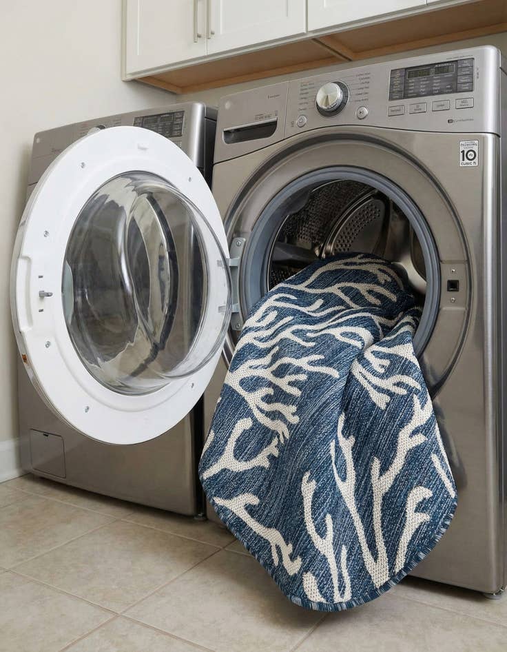 Detail image of  3' x 3'  Washable Coastal Indoor / Outdoor Round Rug