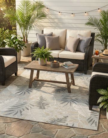 Gray Easy-Clean Botanical Indoor / Outdoor Rug