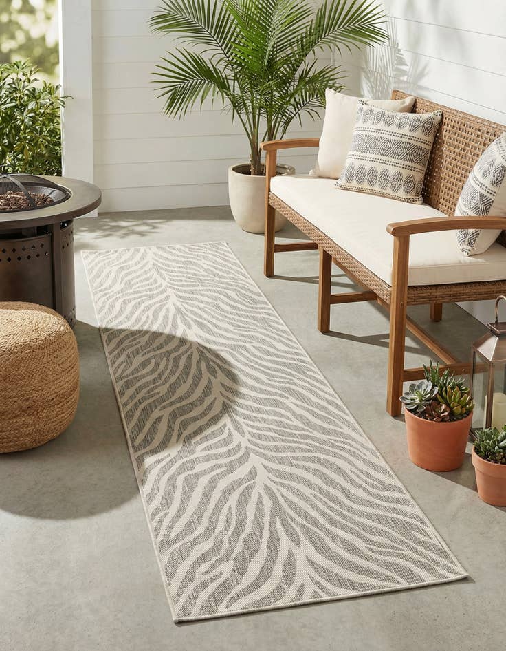 Detail image of  2' 7 x 10'  Washable Safari Indoor / Outdoor Runner Rug