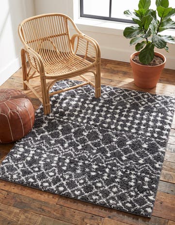 4' x 4' 9 Moroccan Trellis Shag Square Rug