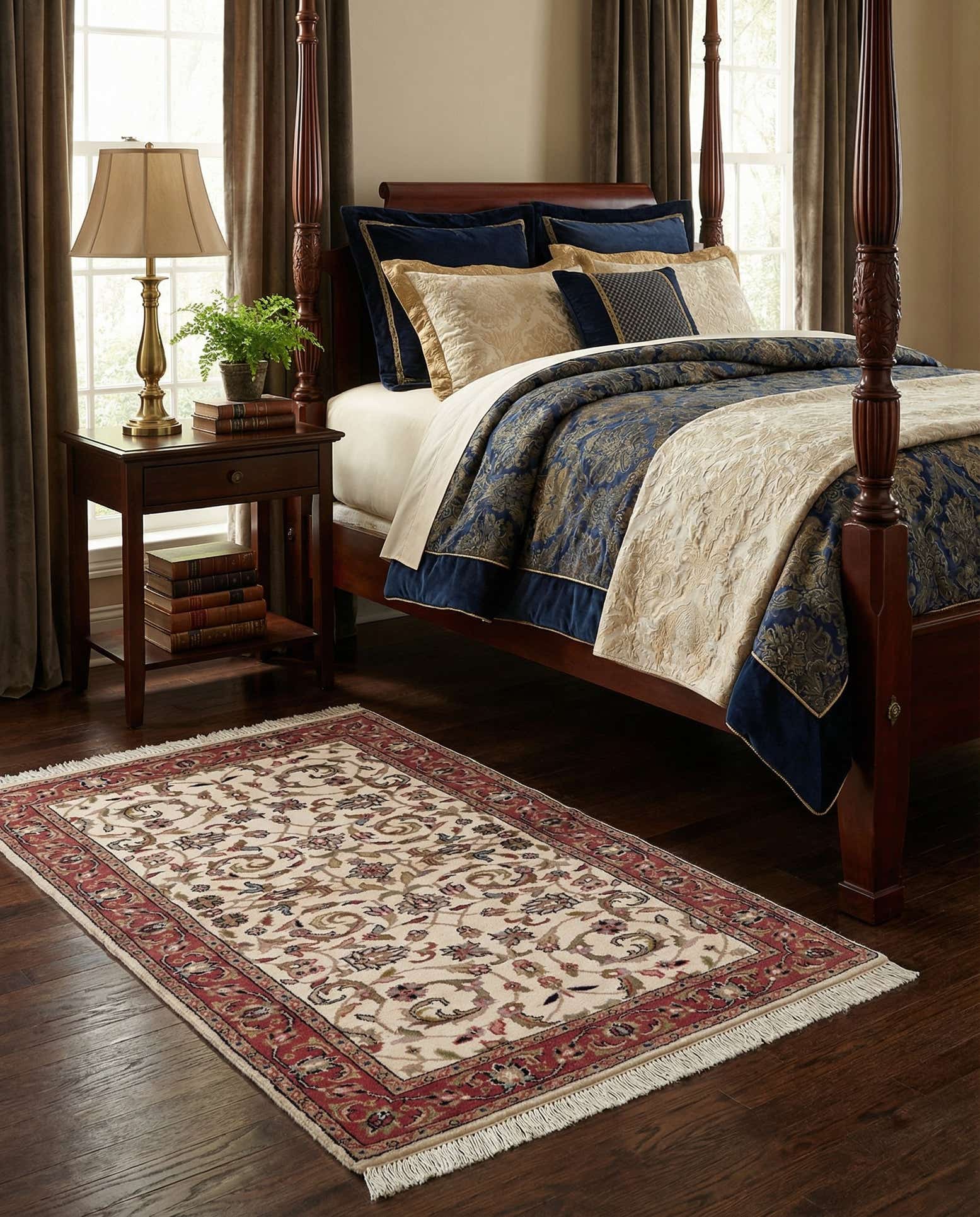 3' x 5' 4 Hand Knotted Isfahan Wool Rug
