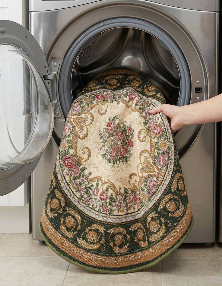 Detail image of 3' x 3'  Washable Traditional Indoor / Outdoor Round Rug