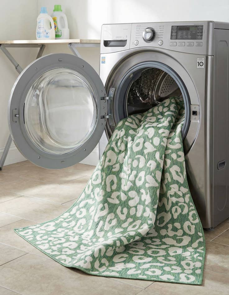 Detail image of 7' 10 x 10'  Washable Safari Indoor / Outdoor Rug