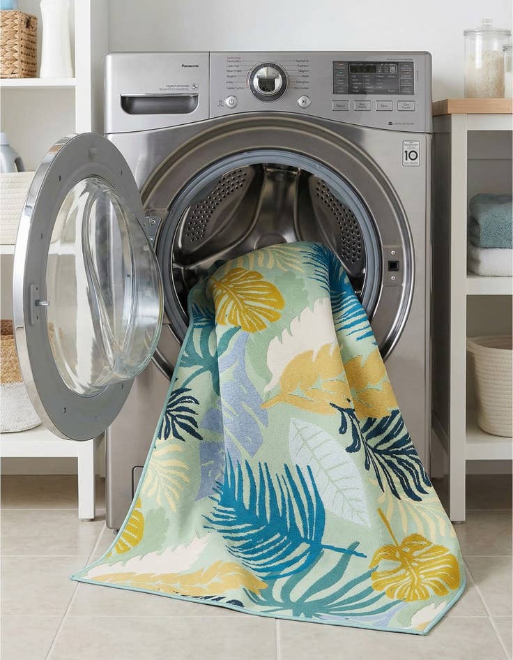 Detail image of  4' x 6'  Washable Botanical Indoor / Outdoor Rug