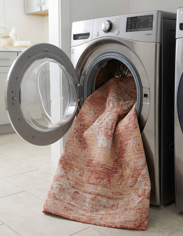 Detail image of  5' 3 x 5' 3  Washable Traditional Indoor / Outdoor Octagon Rug