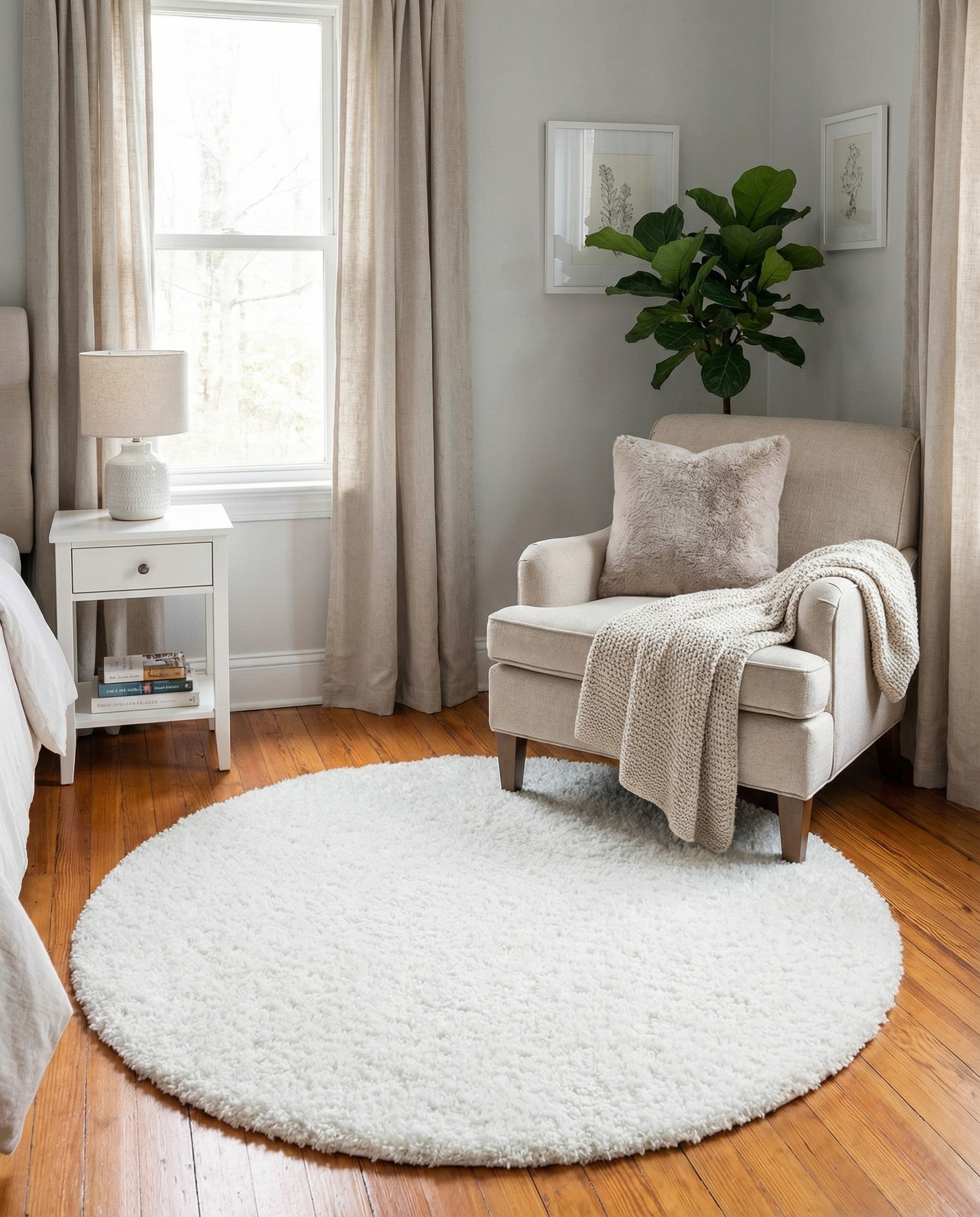 A soft, plush 3' round white shag rug with a textured pile, perfect for adding comfort to any indoor space.