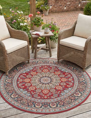 4' 1 x 4' 1 Easy-Clean Traditional Indoor / Outdoor Round Rug