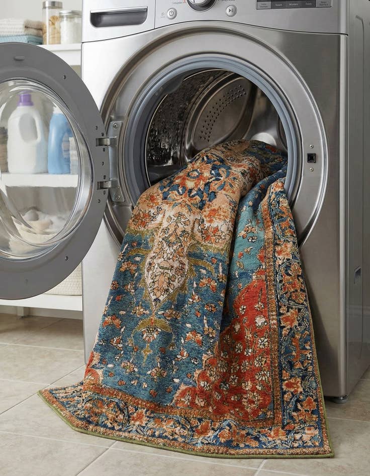 Detail image of  7' 10 x 10'  Washable Traditional Indoor / Outdoor Rug