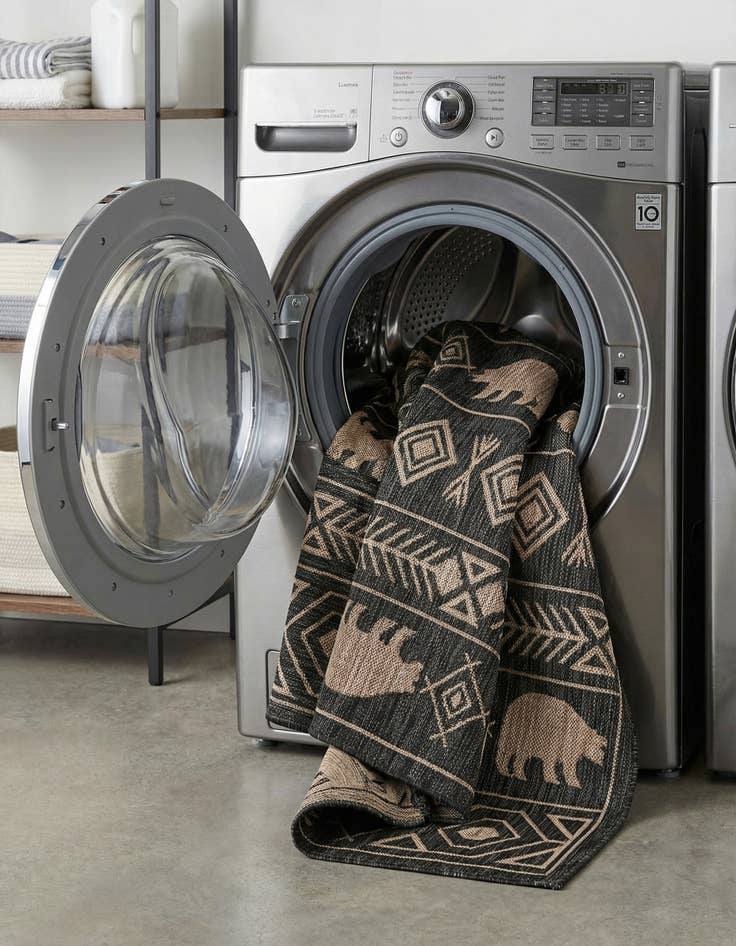 Detail image of  5' 3 x 7'  Washable Southwestern Indoor / Outdoor Rug