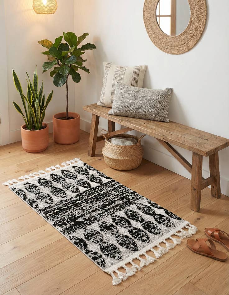 Detail image of  2' x 3' 2 Cherokee Rug