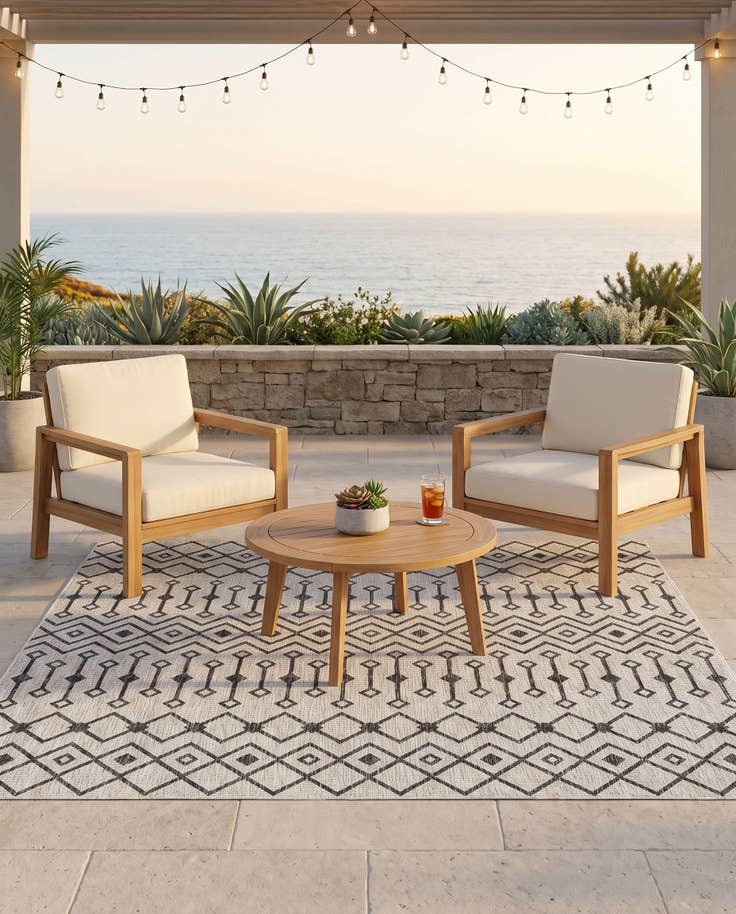 Detail image of 7' 10 x 7' 10 Easy-Clean Trellis Indoor / Outdoor Square Rug