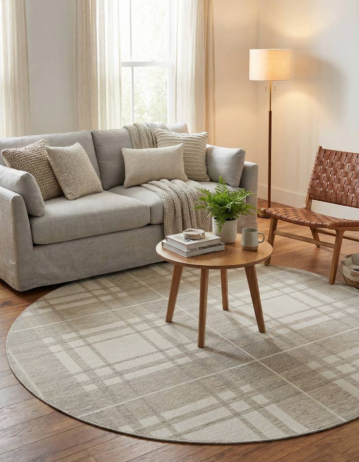 Detail image of 6' x 6'  Washable Checkered Indoor / Outdoor Round Rug