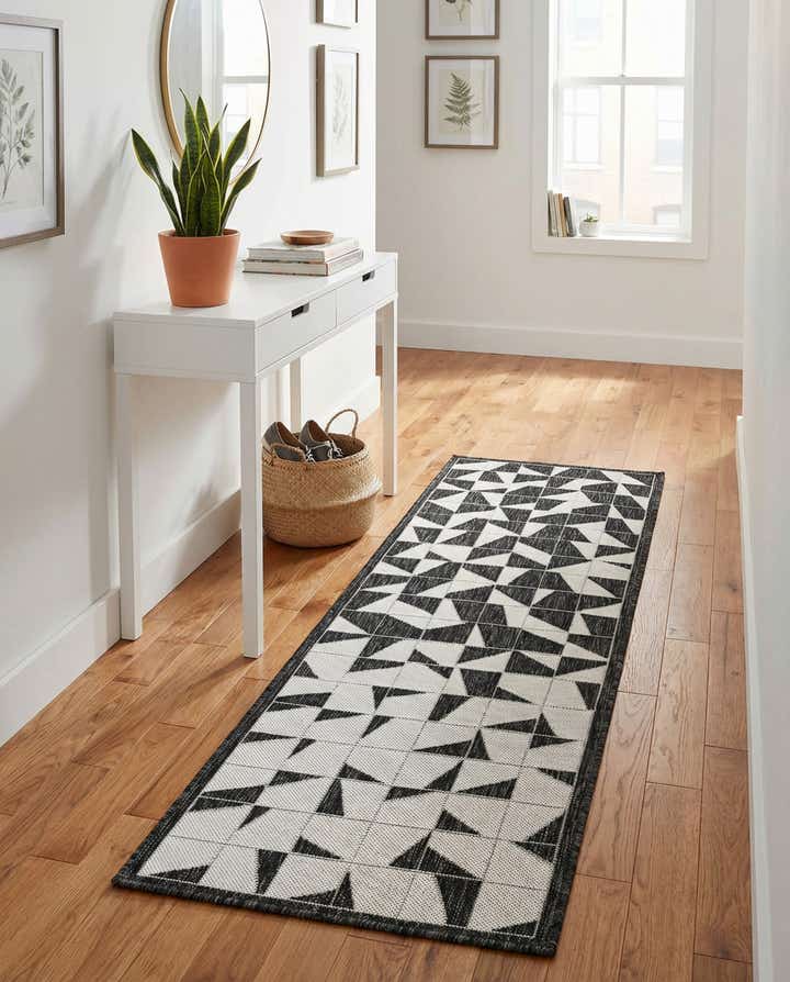 2' x 6' Easy-Clean Modern Indoor / Outdoor Runner Rug