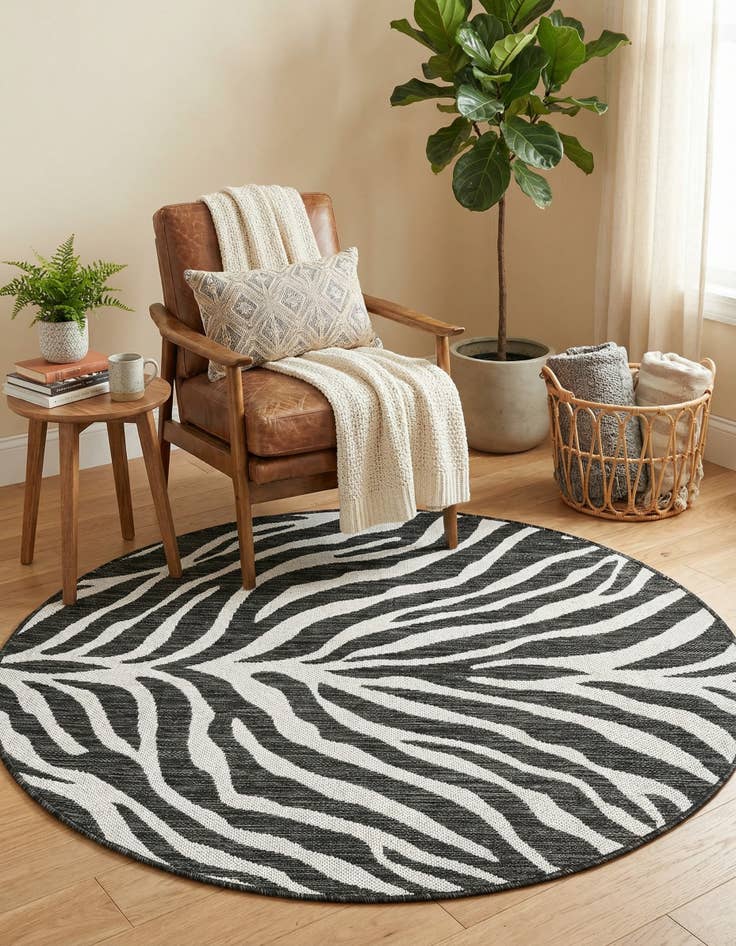 Detail image of 4' x 4'  Washable Safari Indoor / Outdoor Round Rug