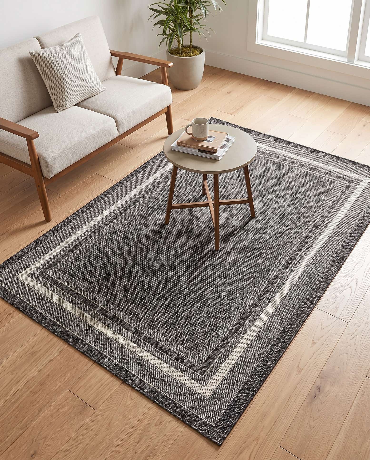 4' x 6' Easy-Clean Border Indoor / Outdoor Rug