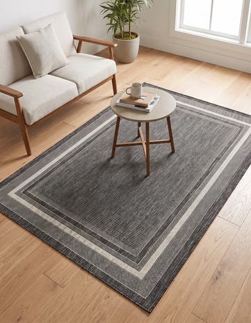 4' x 6' Easy-Clean Border Indoor / Outdoor Rug