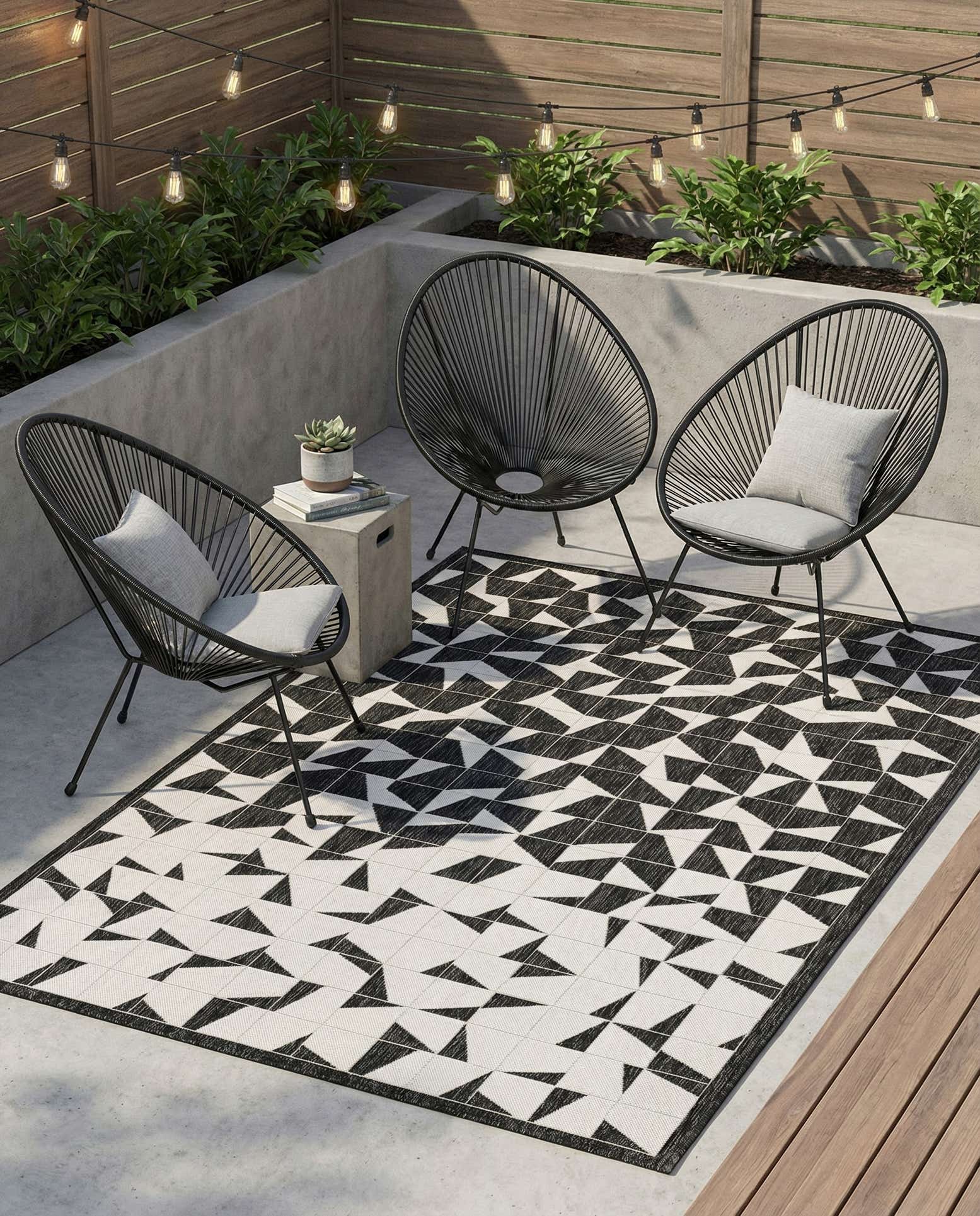 6' x 9' Easy-Clean Modern Indoor / Outdoor Rug