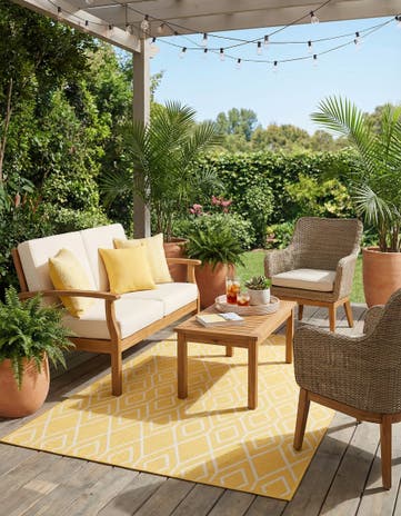 Yellow Ivory Easy-Clean Jill Zarin Turks and Caicos Indoor / Outdoor Rug