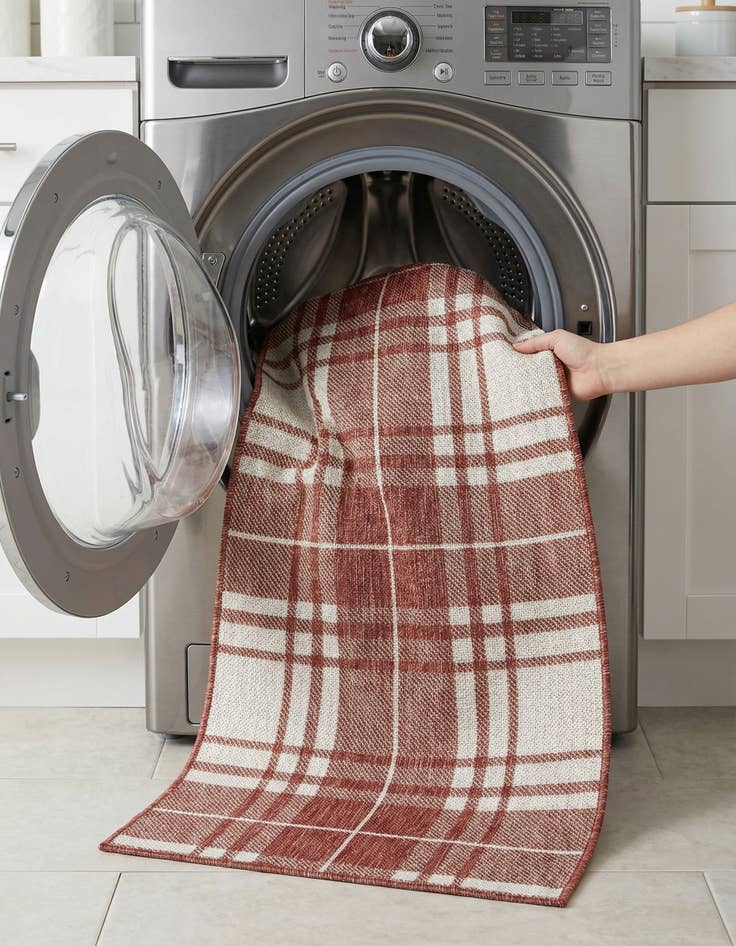 Detail image of  2' x 6'  Washable Checkered Indoor / Outdoor Runner Rug