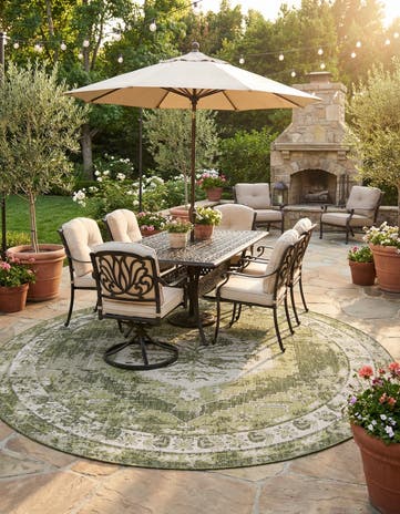 10' x 10' Easy-Clean Traditional Indoor / Outdoor Round Rug