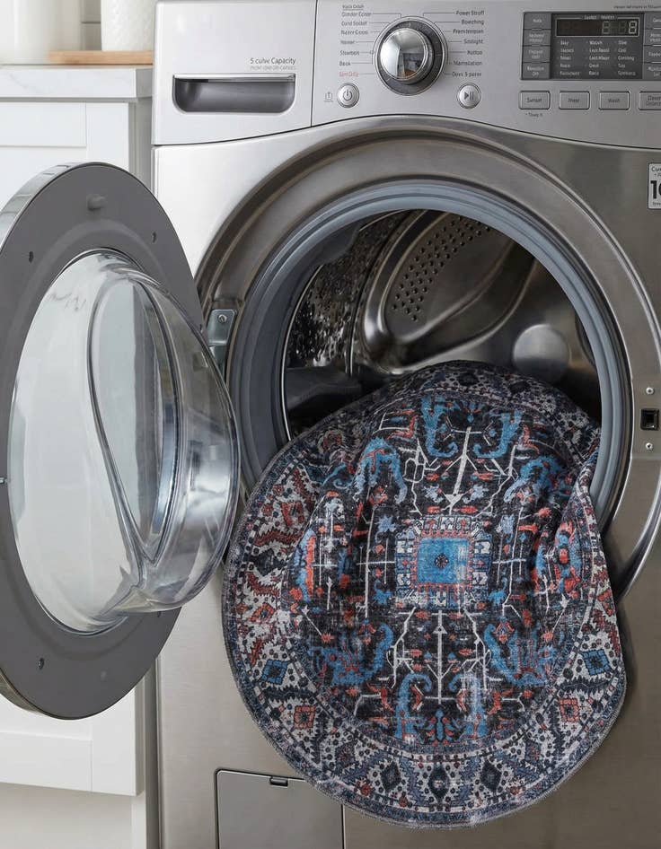 Detail image of 5' 3 x 5' 3  Washable Mangata Round Rug