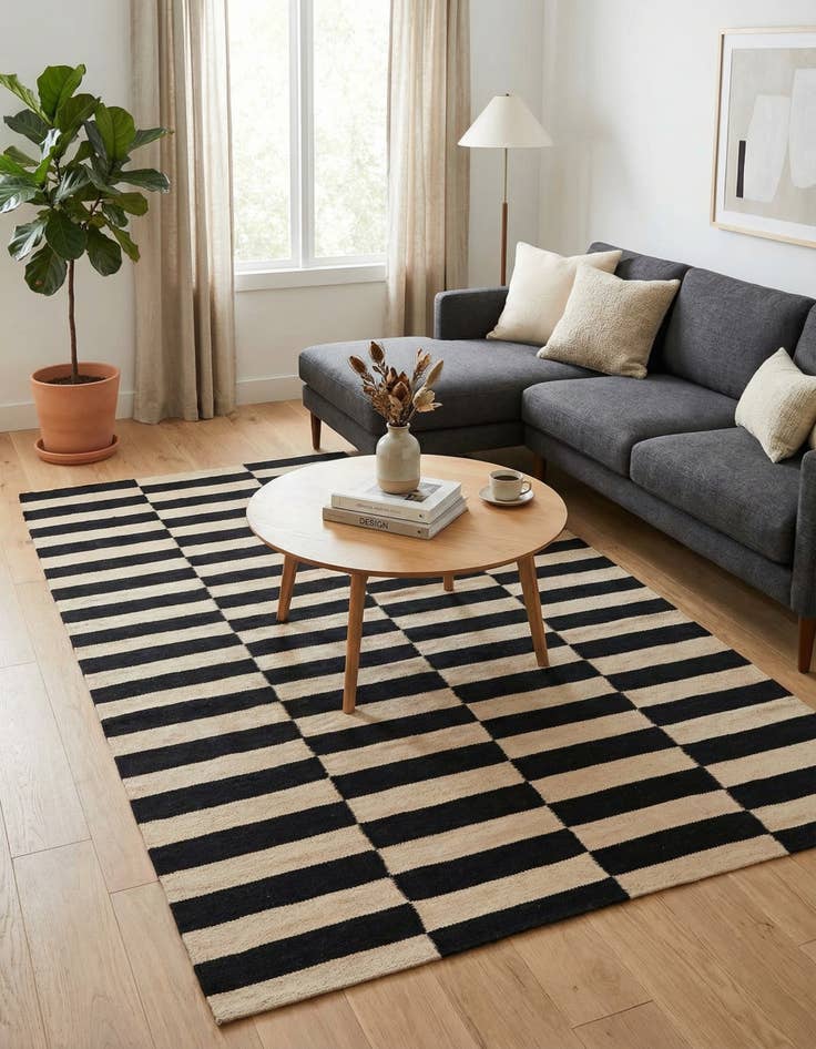 Detail image of 4' 1 x 5' 11 Hand Woven Kilim Modern Wool Rug