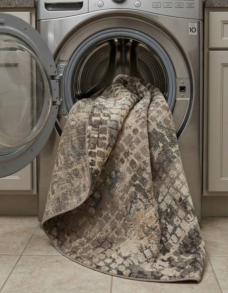 Detail image of 6' x 6'  Washable Spectrum Round Rug