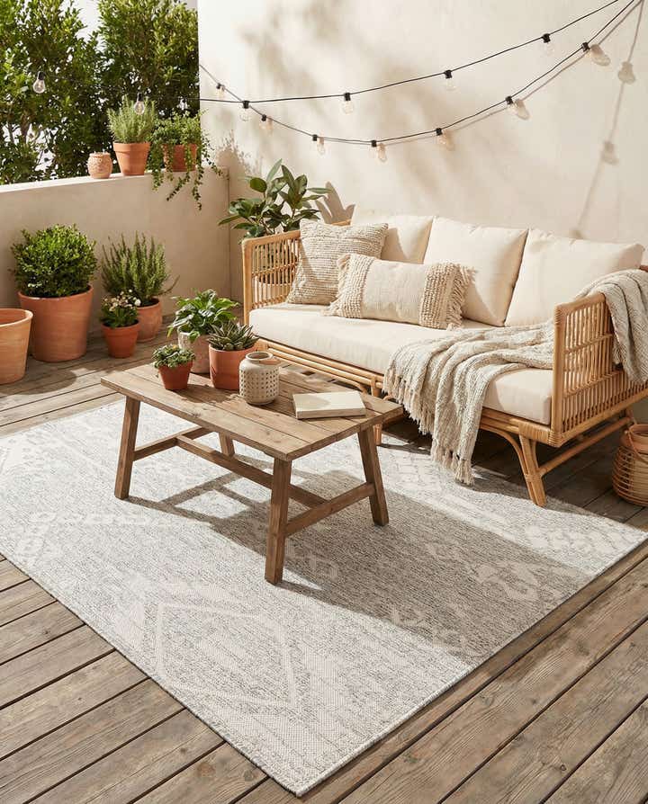 4' x 6' Easy-Clean Bohemian Indoor / Outdoor Rug