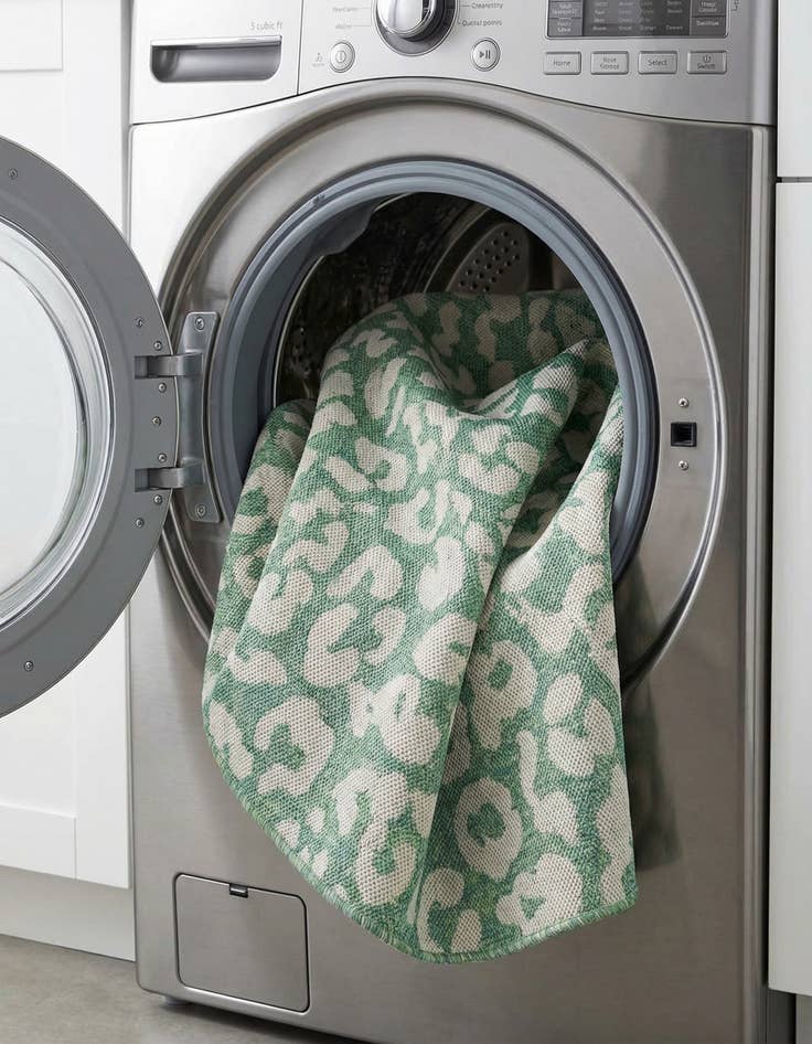 Detail image of 6' x 6'  Washable Safari Indoor / Outdoor Round Rug