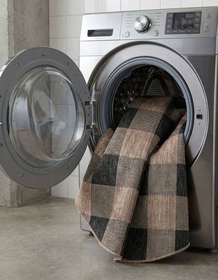 Detail image of  6' x 6'  Washable Checkered Indoor / Outdoor Round Rug