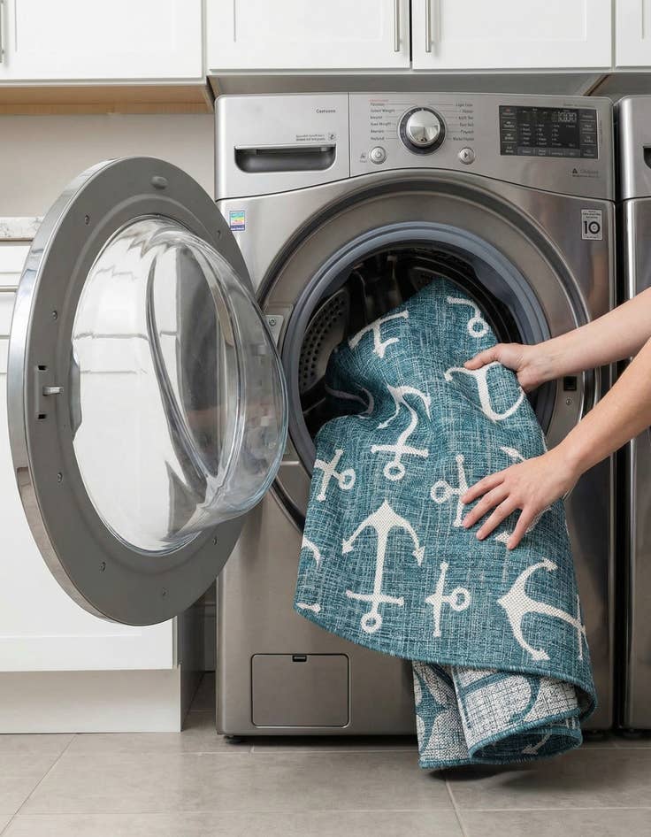 Detail image of 7' 10 x 7' 10  Washable Coastal Indoor / Outdoor Round Rug