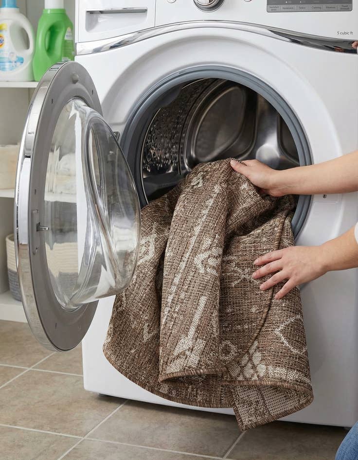 Detail image of  4' x 4'  Washable Bohemian Indoor / Outdoor Round Rug