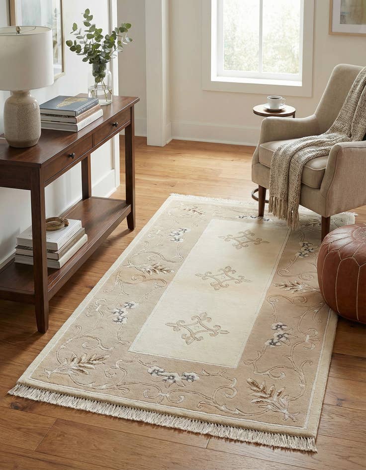 Detail image of 2' 8 x 4' 10  Hand Knotted Darya Rug