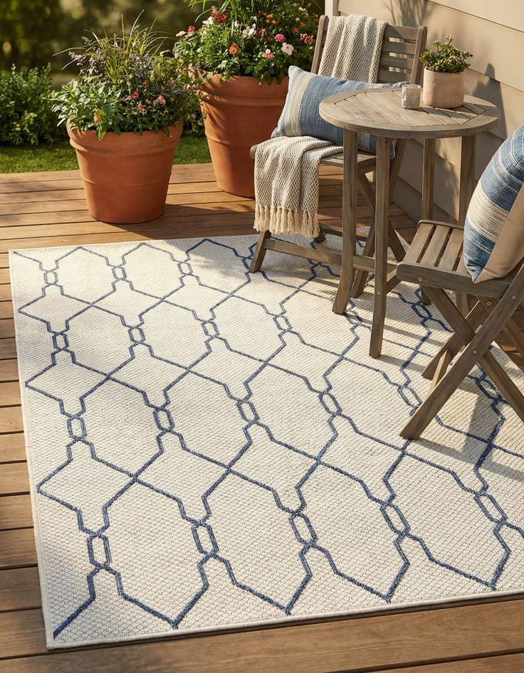 Detail image of 4' x 6' Easy-Clean Trellis Indoor / Outdoor Rug